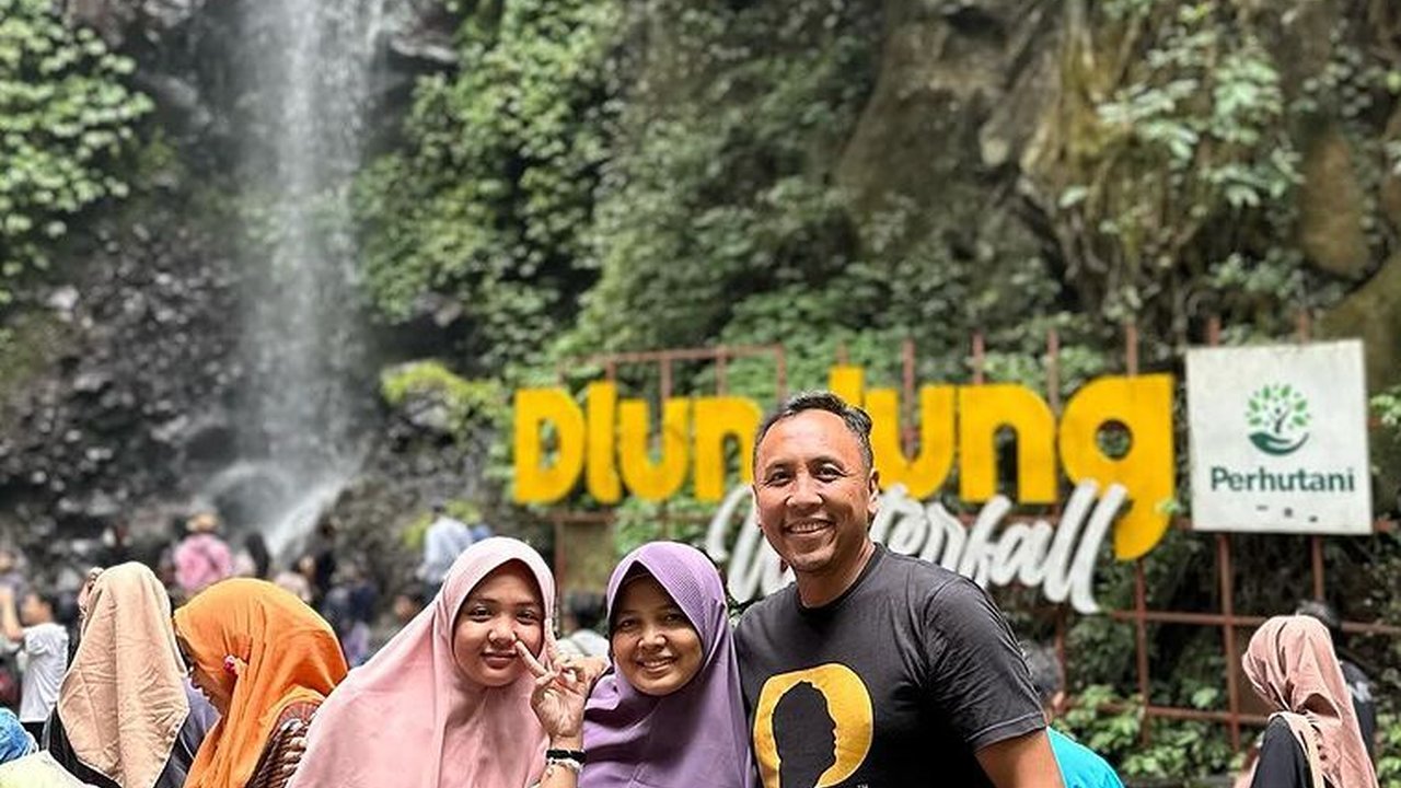 Sering Mengurusi ODGJ, Potret Semringah Polisi Baik Saat Liburan Bersama Keluarga 'Adem Banget Mendekat Air Terjun'