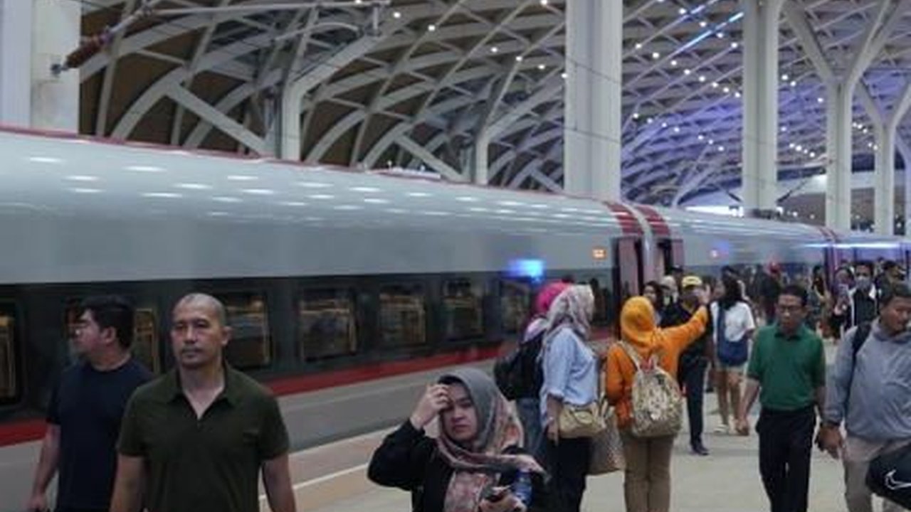 Baru 2 Bulan Beroperasi, Kereta Cepat Whoosh Angkut 1 Juta Penumpang
