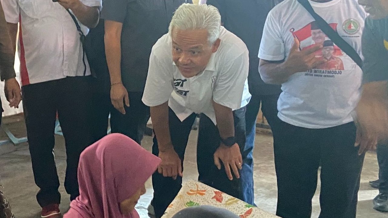 Kunjungi Pengrajin Batik Tradisional, Ganjar Dorong Permodalan Perbankan ke Tingkat Desa