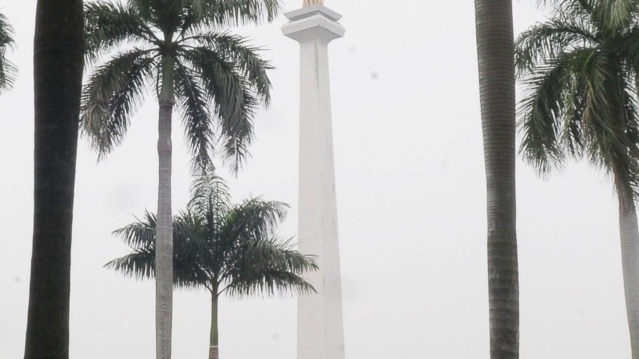 FOTO: Suasana Monas Usai Diserbu 45.905 Wisatawan Lokal hingga Mancanegara saat Hari Libur Natal
