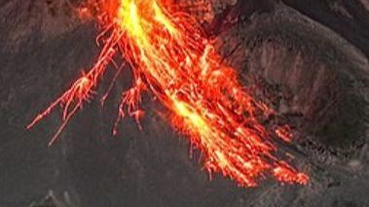 Gunung Merapi Alami 71 Gempa Guguran, Ini Pemicunya