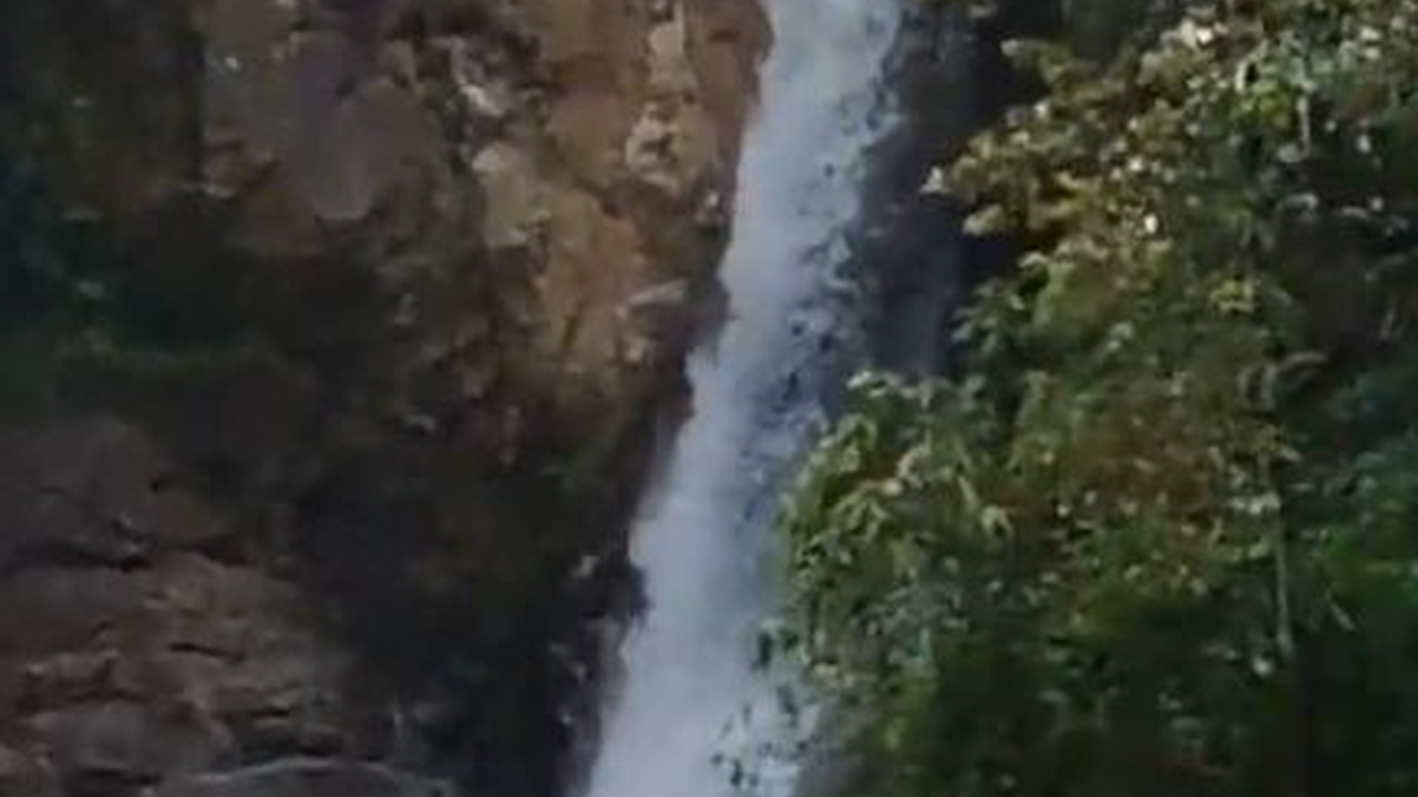 Asyiknya Bermain Air di Curug Kadu Punah Lebak, Tiket Murah dan Pemandangannya Bikin Betah