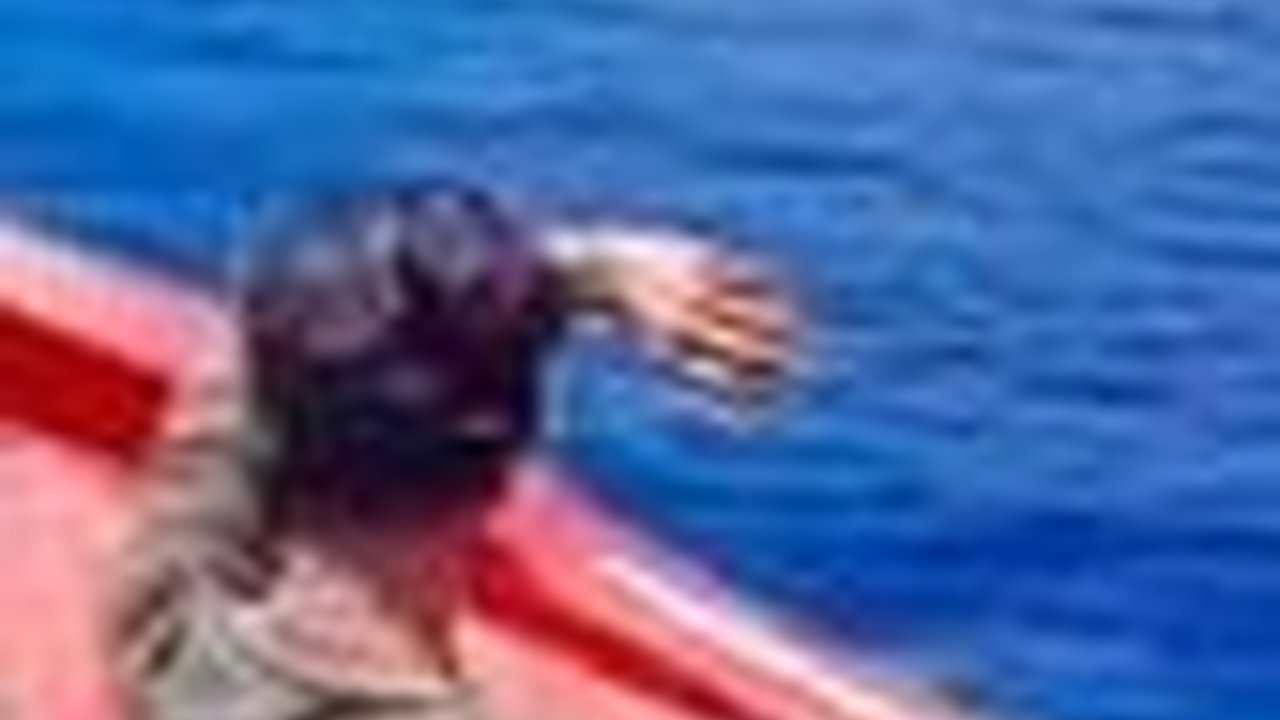 VIDEO: Momen Nelayan Indonesia Usir Kapal Asing Masuk Perairan RI, Lempar Batu hingga Botol