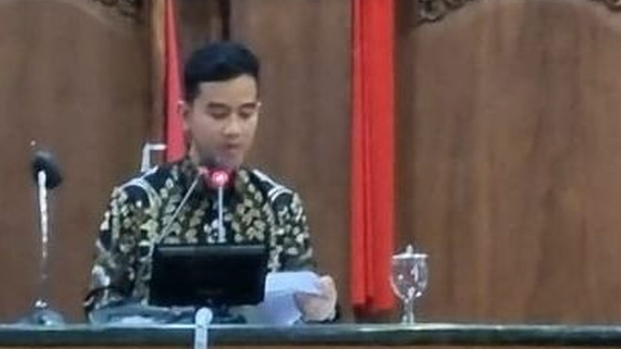 Rapat Paripurna DPRD, Gibran Rapat Paparkan Kemudahan Berinvestasi di Solo