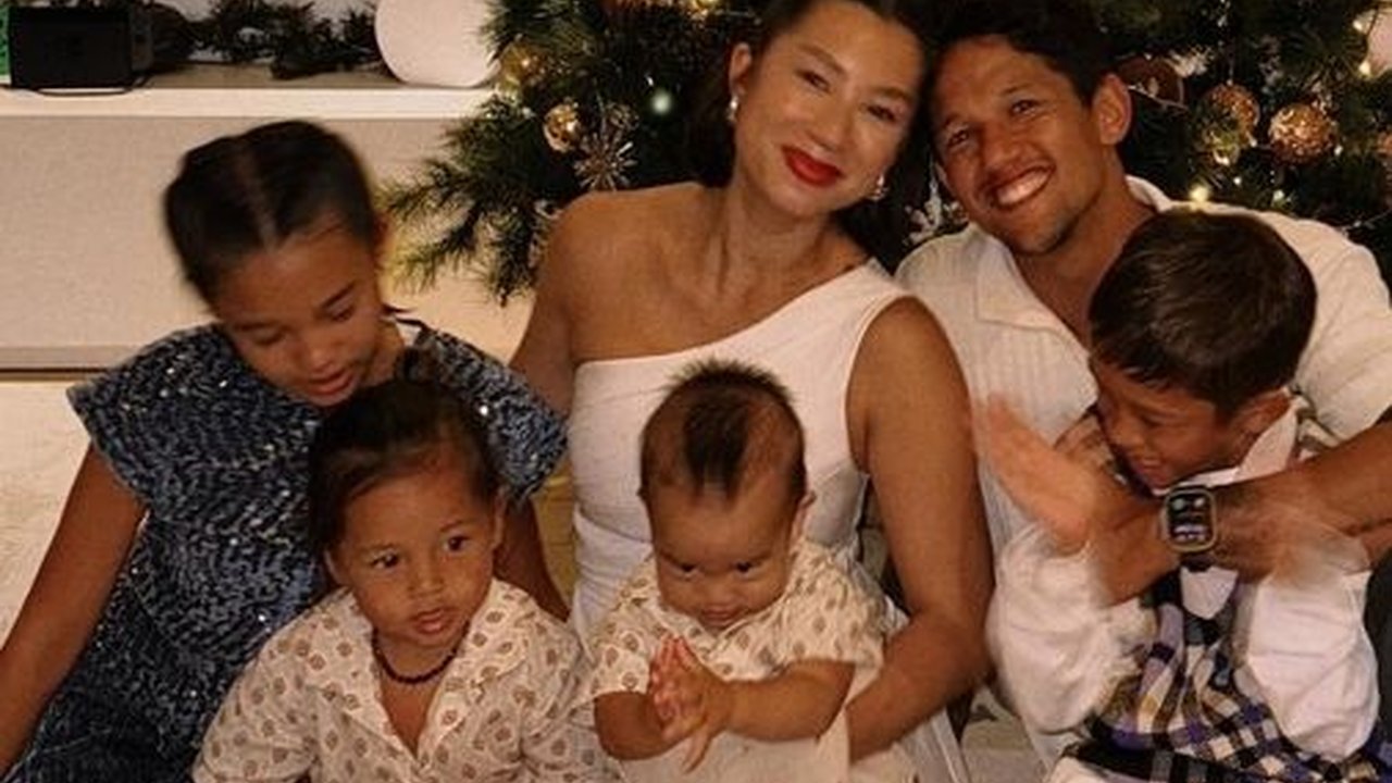 Tetap Hangat Meski Beda Agama, 8 Foto Perayaan Natal Keluarga Jennifer Bachdim di Bali