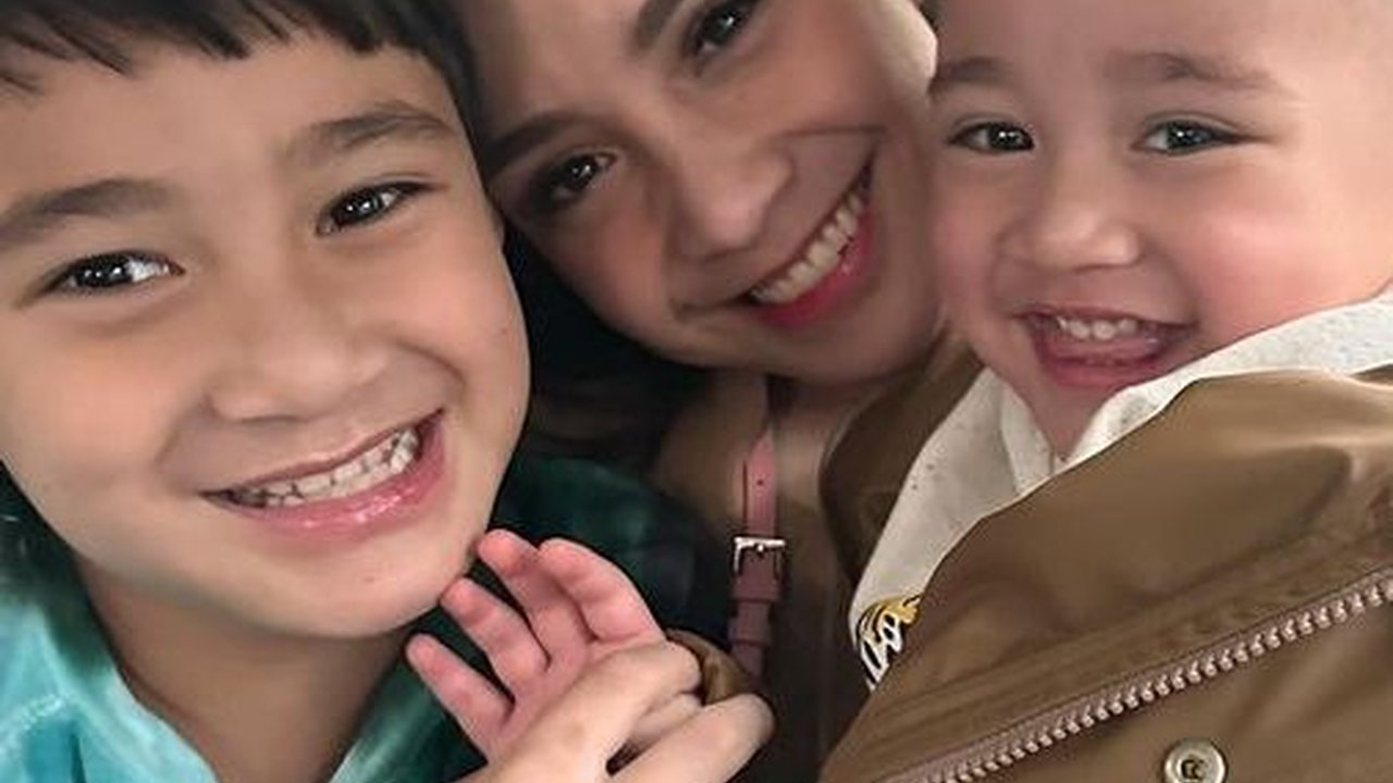 10 Potret Kebersamaan Nagita Slavina dengan Rafathar dan Rayyanza di Paris, Wajahnya Mirip Banget Hingga Disebut Kembar Tiga