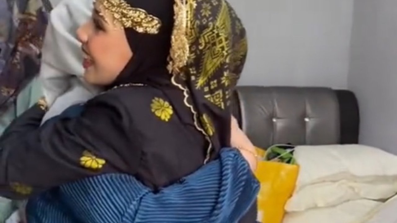 Tak Bertemu 9 Tahun, Pengantin Ini Menangis Haru saat Sahabatnya Diam-Diam Datang ke Pernikahannya