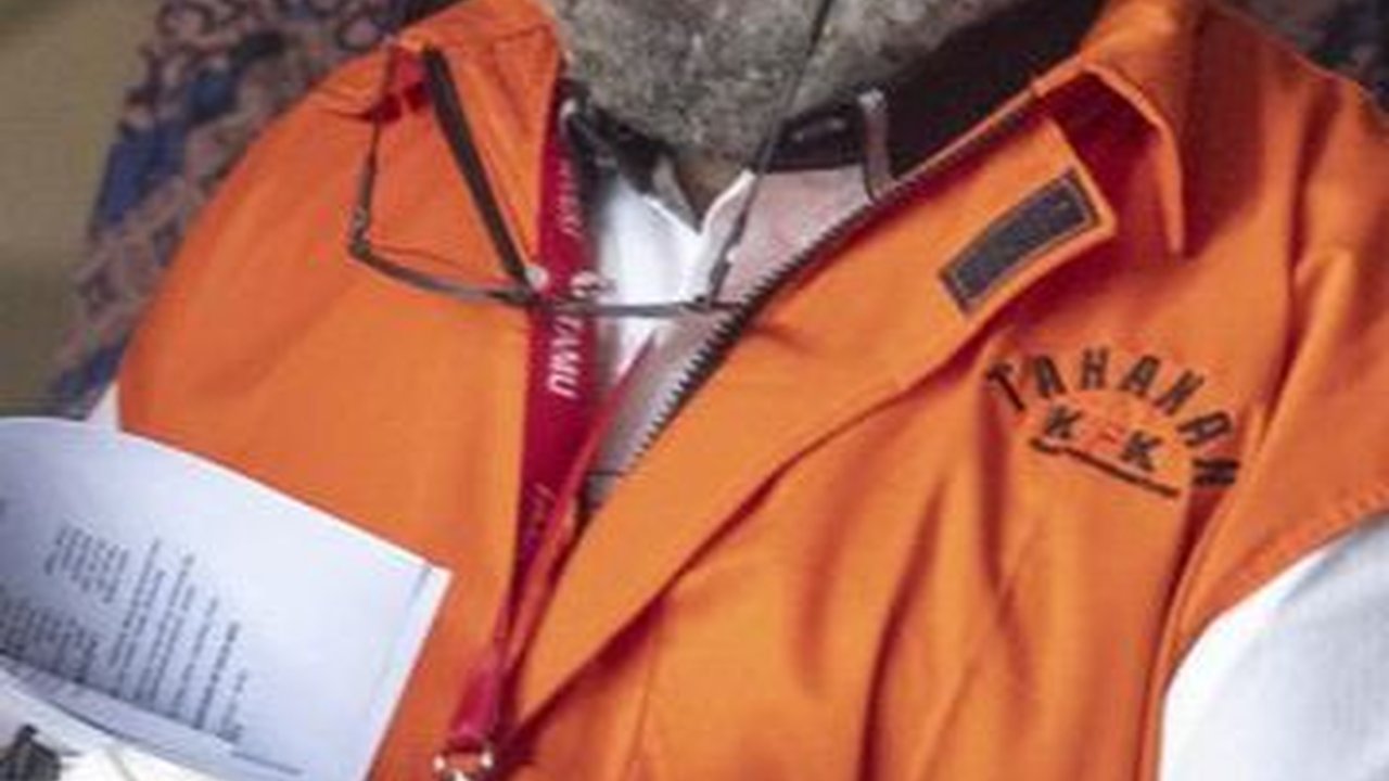 VIDEO; Arak-Arakan Jenazah Lukas Diwarnai Kericuhan, Mobil Dibakar & Motor-Gerai ATM Dirusak