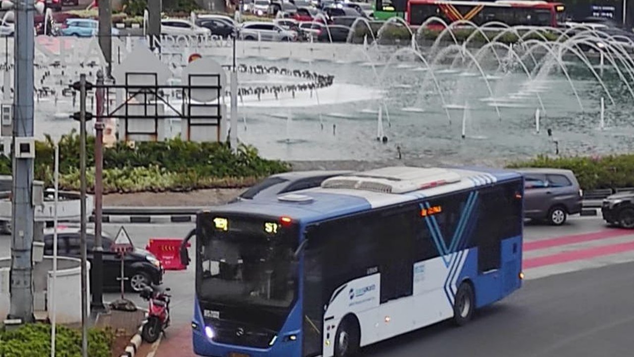 Catat! Jam Operasional Transportasi Umum & Pengalihan Rute Transjakarta di Malam Tahun Baru 2024