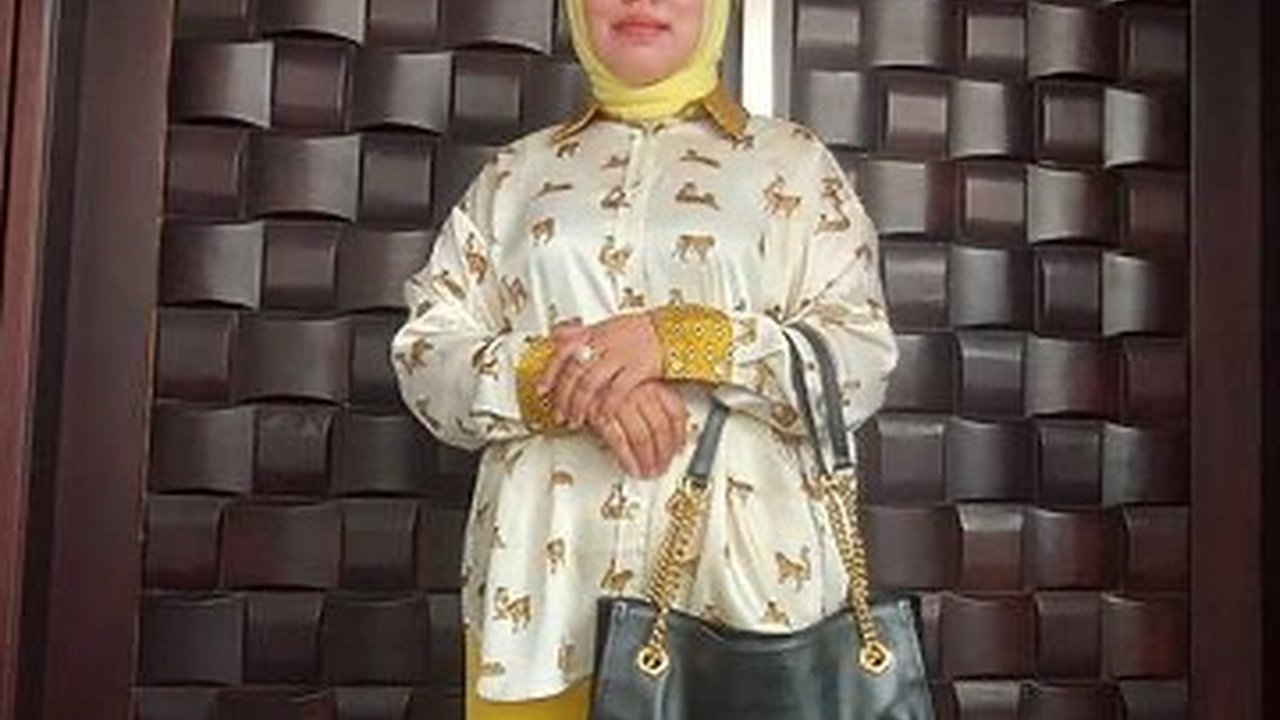 Tengah Jadi Sorotan, Simak Gaya Ibunda Lesti Kejora yang Kini Selalu Tampil Stylish