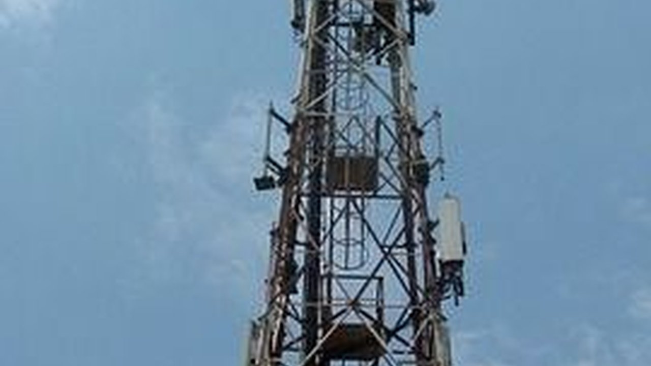 Menkominfo Janji Proyek BTS 4G Rampung 2024, Jokowi: Saya Catat!