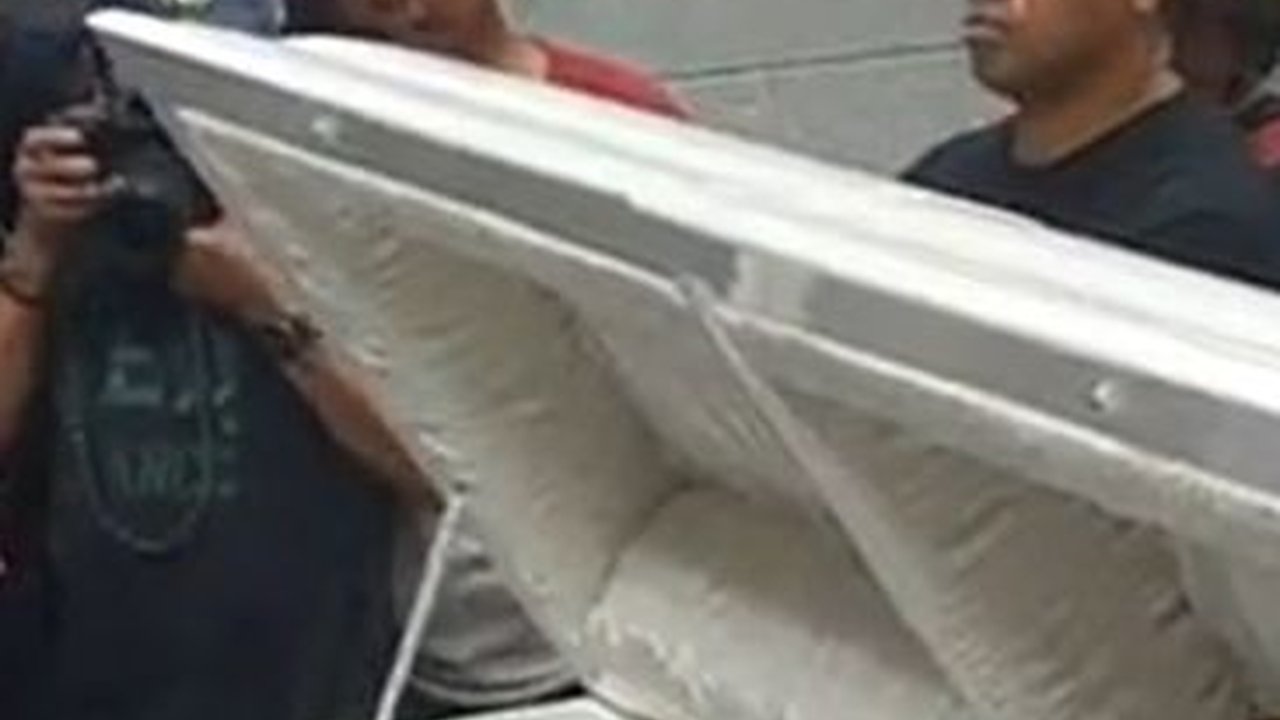 Rusuh Iring-Iringan Jenazah Lukas Enembe, 8 Aparat Terluka dan 25 Rumah Dibakar Massa