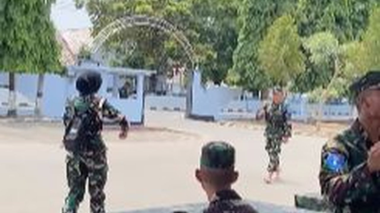Momen Haru Anggota Wanita TNI Jenguk Adik Tengah Pendidikan Tentara, Tiba-tiba Disuruh Push Up