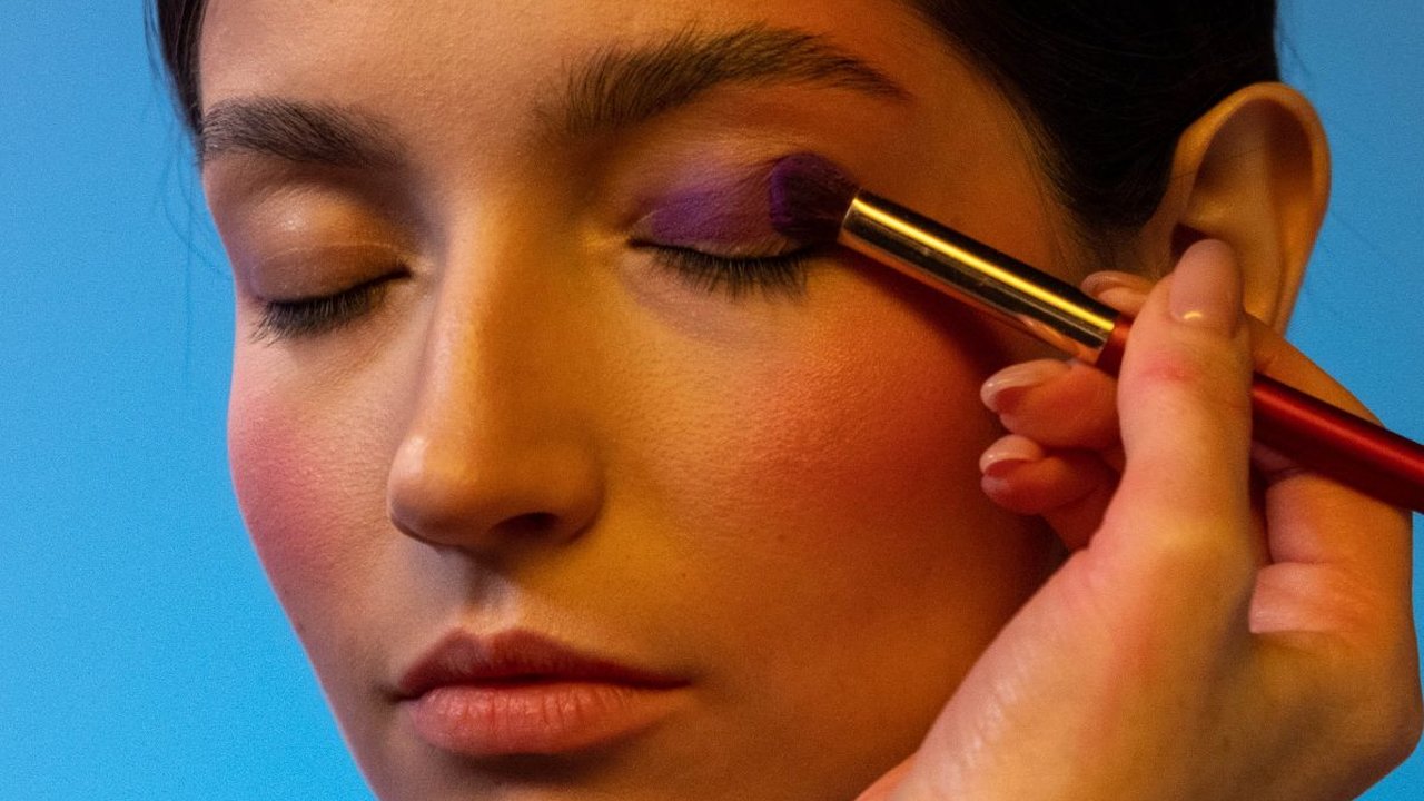 Pakai Eyeshadow Jangan Asal, Intip Tips Berikut Ini Biar Looks Makin Cetar!