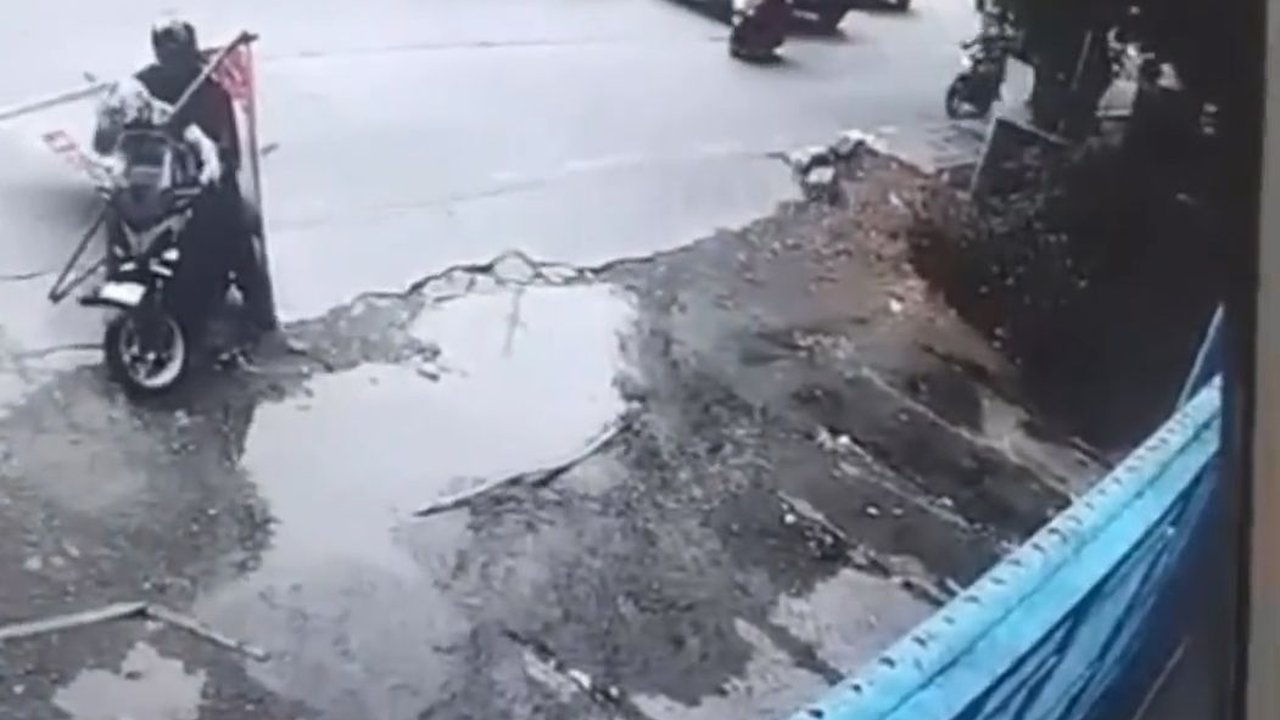 PSI Jakarta Minta Maaf Soal Baliho Milik Calegnya Jatuh Timpa Pengendara Motor