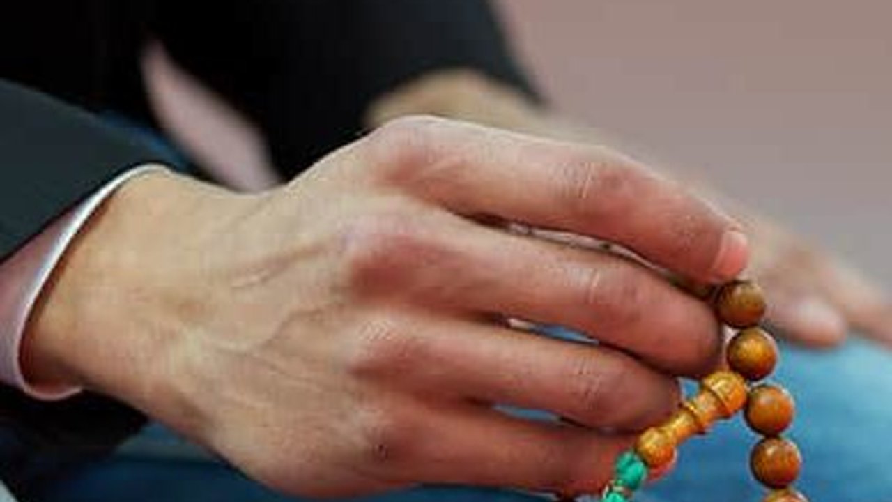 Bacaan Dzikir setelah Sholat dan Keutamaannya, Amalan Ringan yang Besar Balasannya