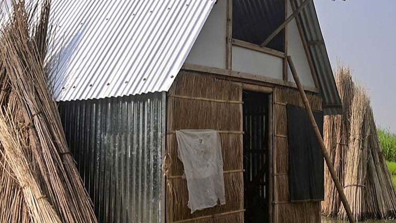 FOTO: Uniknya Khudi Bari, Rumah Mungil yang Dirancang Tahan Banjir di Bangladesh