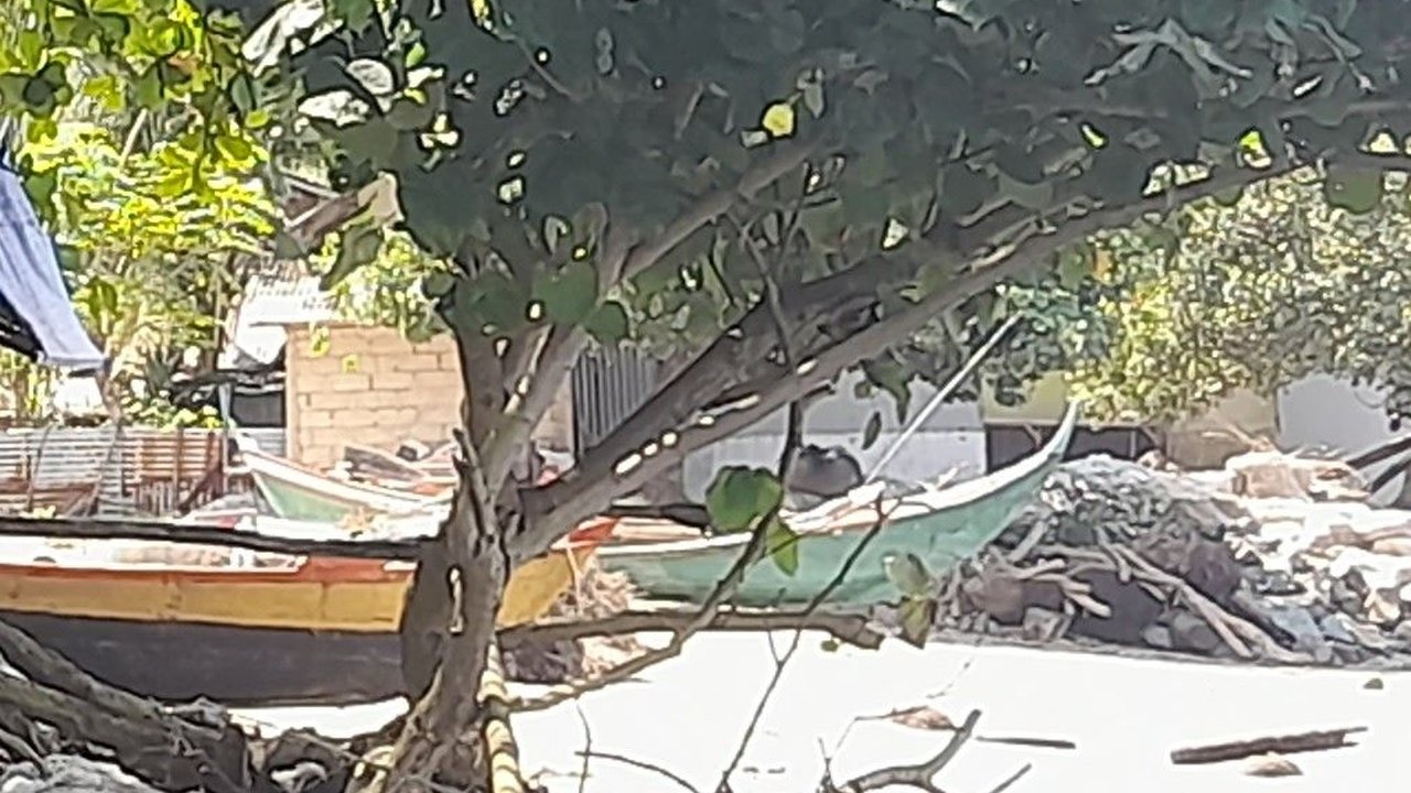 Nestapa Warga Pesisir di Padang, Takut 'Dicaplok' Pantai Air Manis