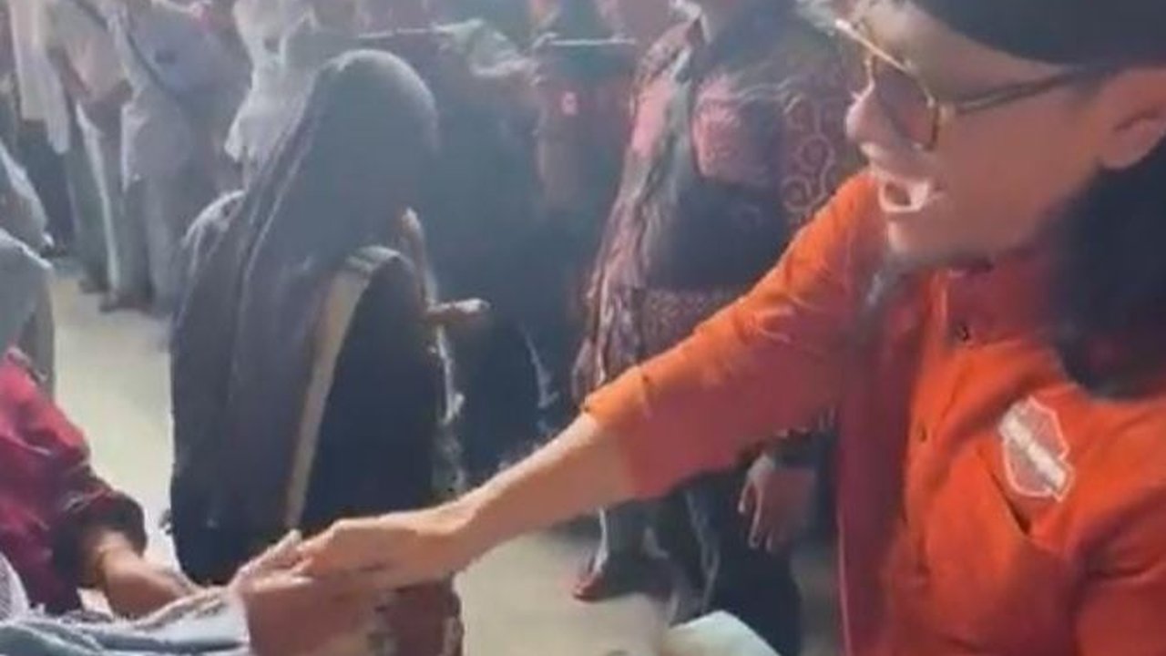 Viral Video Gus Miftah Bagi-Bagi Uang, Ganjar Minta Bawaslu Mengecek