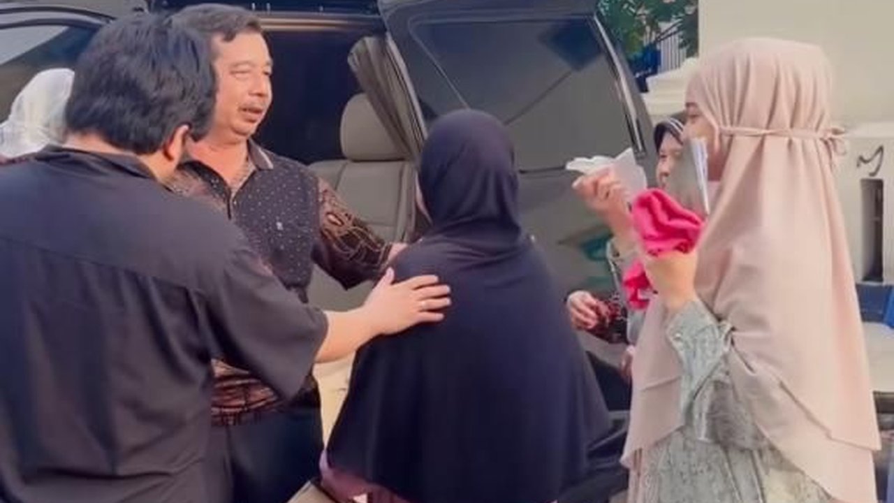Berawal Dari Penonton Bayaran, 8 Foto Manajer Irfan Hakim Yang Kini Bisa Beli Rumah dan Mobil