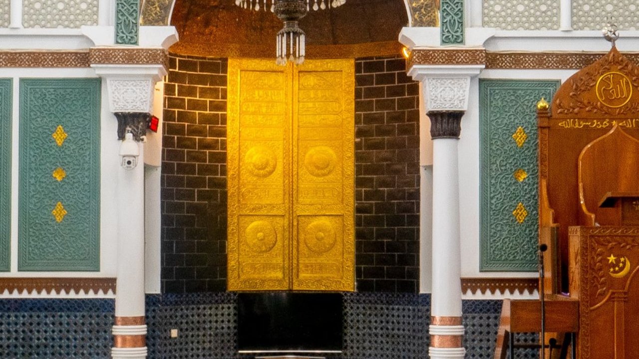 Niat Sholat Dzuhur Sendiri dan Berjamaah Beserta Tata Caranya