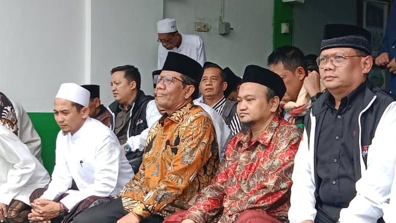 VIDEO: Terungkap Wasiat saat Mahfud Ziarah ke Makam Presiden Gus Dur