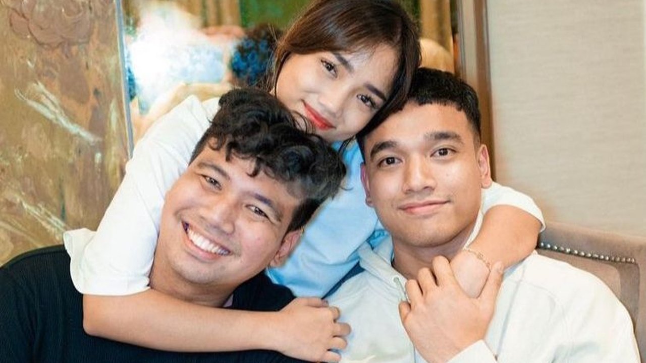 Potret Mewah Rumah 3 Lantai Fadly Faisal Kakak Fuji, Baru Beli Mobil
