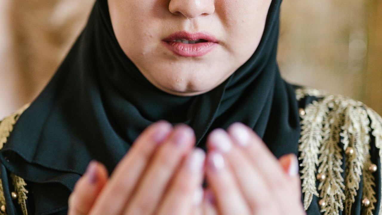 Doa Setelah Sholat Latin Lengkap dan Artinya, Amalan Sederhana Penambah Pahala