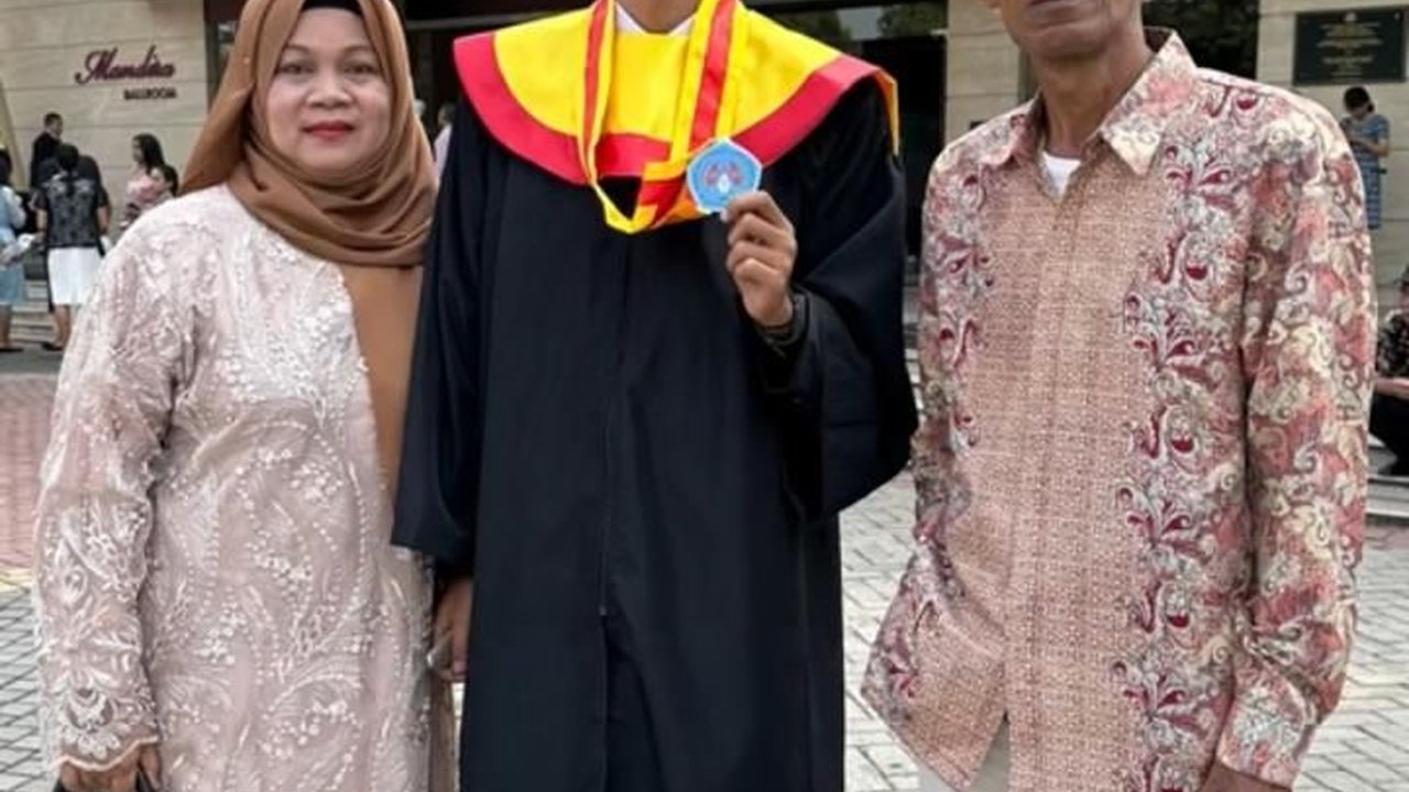 Kisah Pria Kuliah Sambil jadi Driver Ojol hingga Akhirnya Wisuda Ini Viral, Banjir Pujian Warganet