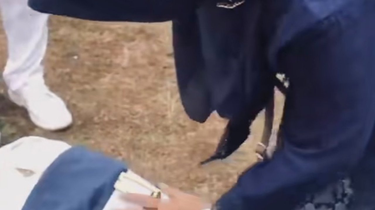 Viral Momen Taruna Cium Kaki sang Ibu saat Wisuda Jurit Akmil, Banjir Tangisan