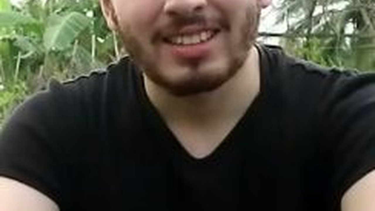 Bule Asal Turki Ini Rela Datang Ke Banten, Karena Tertarik dengan Nuansa Perkampungan yang Indah dan Gadis-gadis Cantik