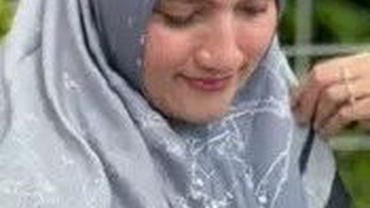 Potret Sarah Amalia Eks Istri Ariel Noah, Kini Kenakan Hijab Makin Cantik Mempesona