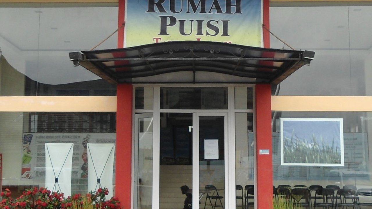 Berkunjung ke Rumah Puisi Taufiq Ismail, Wisata Literasi dan Ruang Baca di Bukittinggi