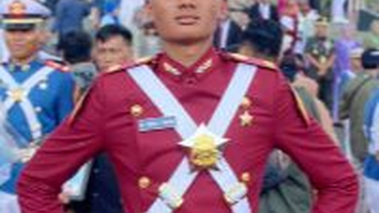 Momen Taruna Akpol Sujud di Kaki Orangtua, Sosok Sang Ayah Bukan Orang Sembarangan