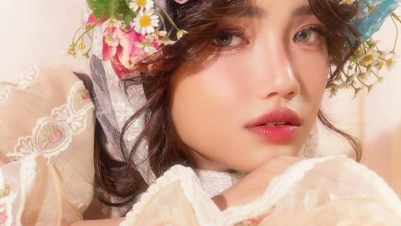Netizen Sebut MasyaAllah, 7 Penampilan Fuji Secantik Bidadari di Pemotretan Terbarunya