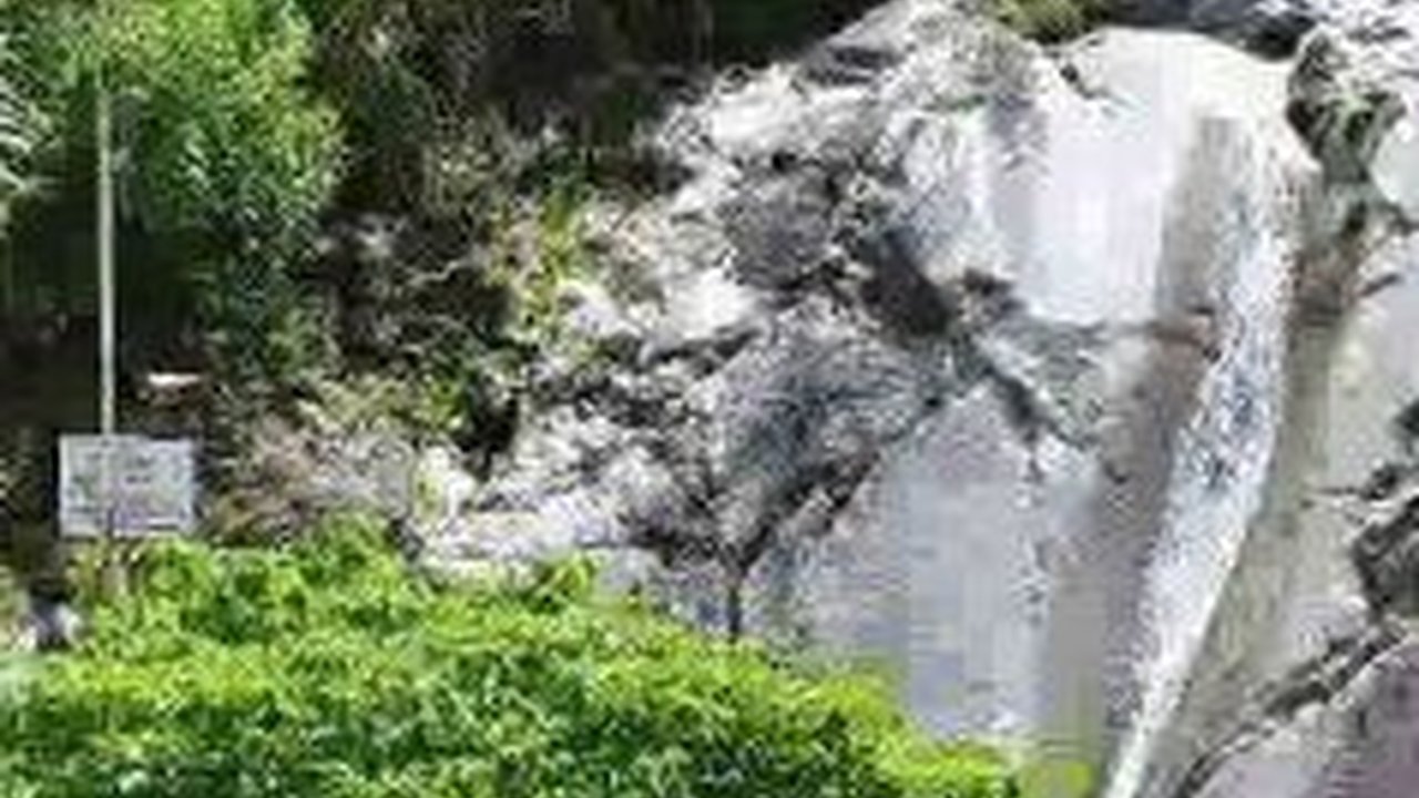 Dipercaya Jadi Lokasi Minta Berkat Leluhur, Ini Fakta Air Terjun Batu Sawan di Samosir
