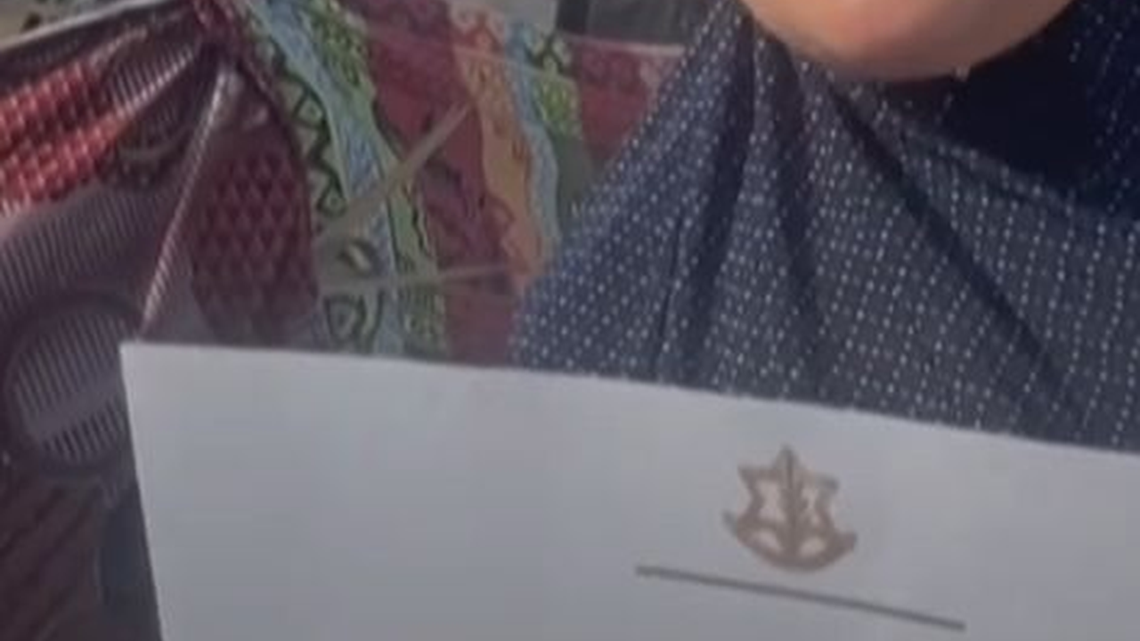 Warga Gaza Dihujani Selebaran Berisi Ayat Alquran dari Pesawat Israel