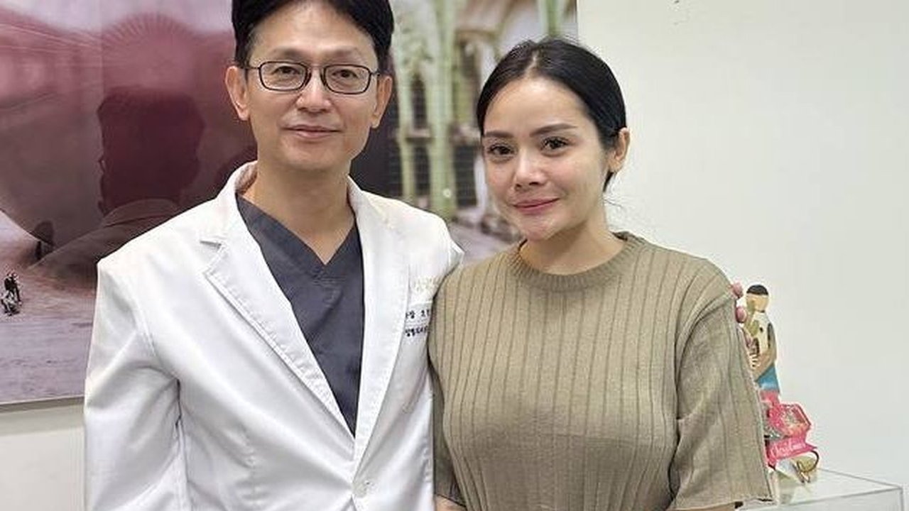 Hidung Barunya Dipuji Bagus & Lebih Natural, 8 Foto Mawar AFI Saat Operasi Plastik di Korea