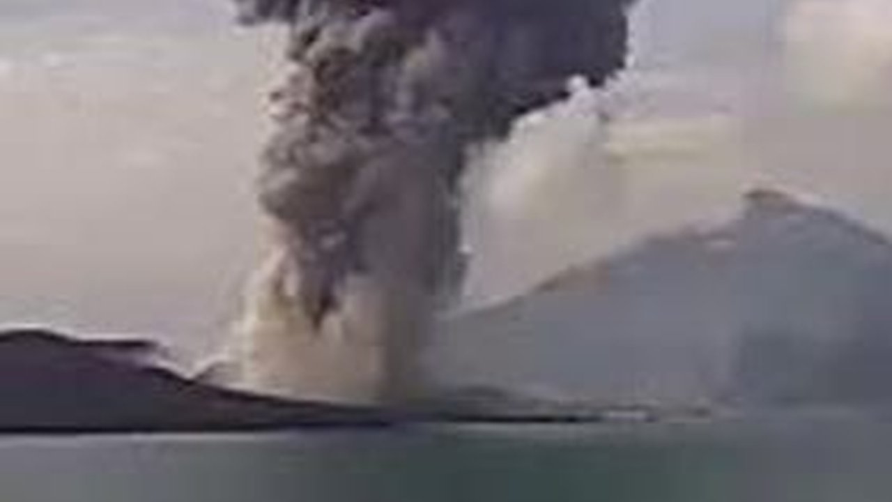 Letusannya Diketahui Orang Belanda, Ini Fakta Menarik Gunung Krakatau yang Kembali Erupsi