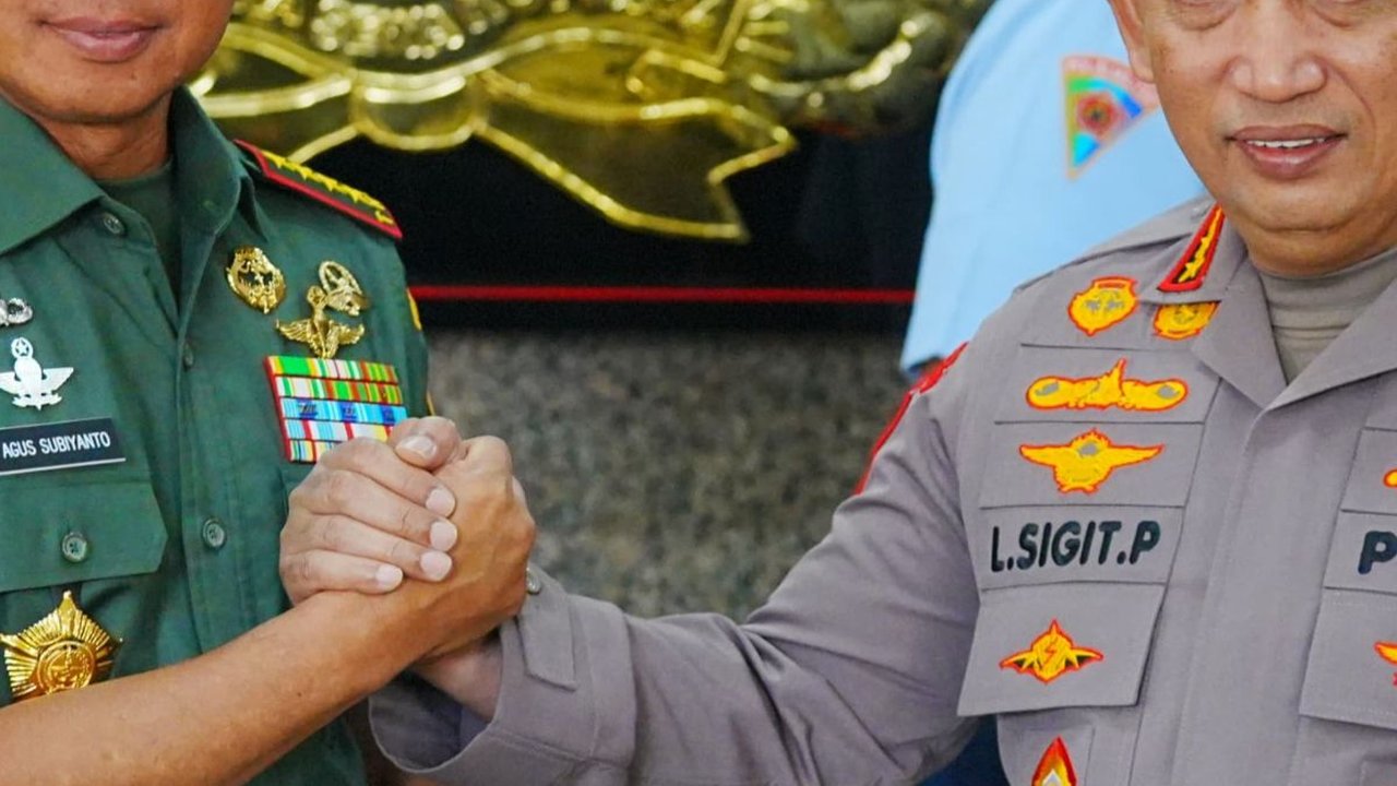 Potret Dua Jenderal TNI-Polri Kompak Kunjungi Papua