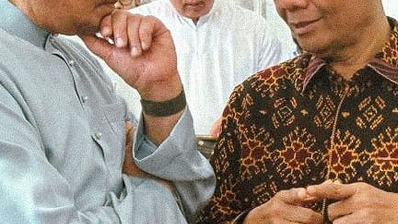 FOTO: Keakraban Mahfud MD dan PM Malaysia Anwar Ibrahim Salat Jumat hingga Makan Siang Bareng