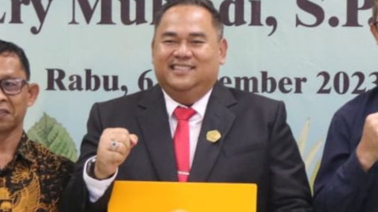 Lulus dengan Predikat Memuaskan, Kadis Kominfo Staper Kutai Timur Lulus Promosi Doktor