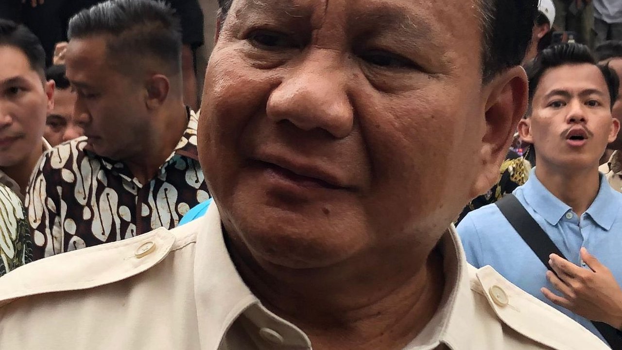 Momen Prabowo Masak Besar, Joget Gemoy hingga Bagi-Bagi Kaos di Jakarta Utara