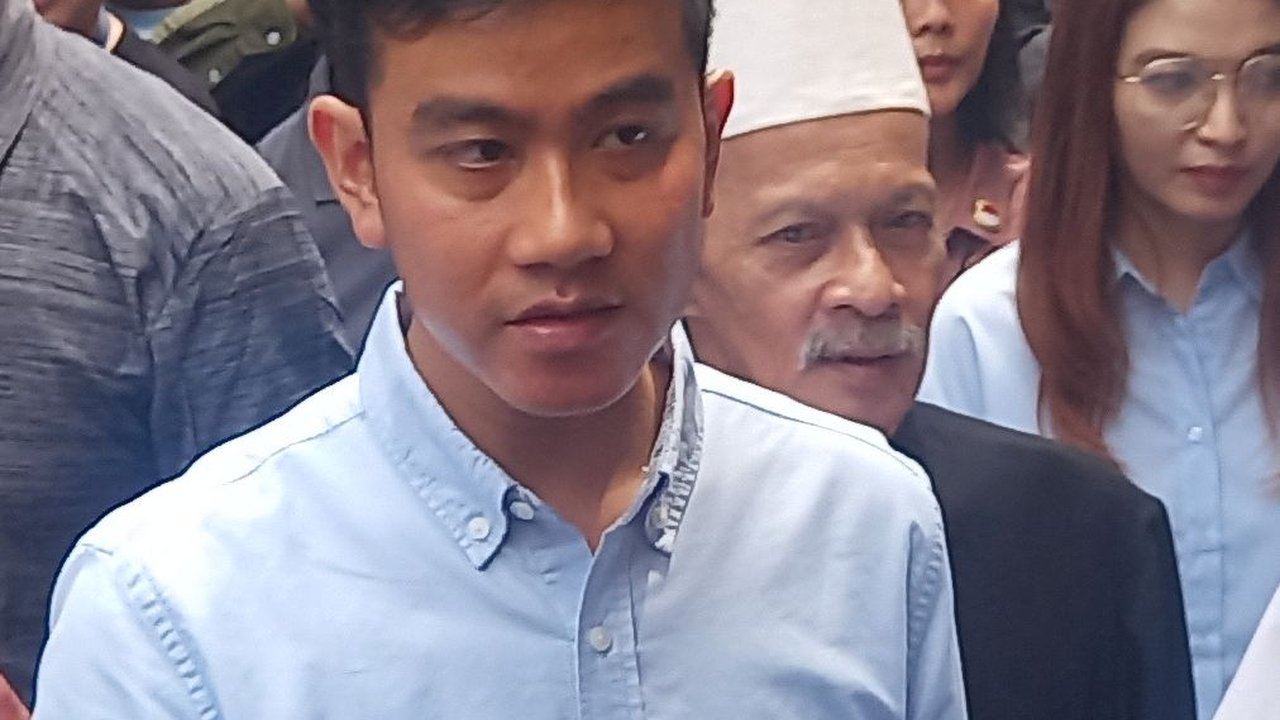 Gibran Tawari Program Kredit UMKM Saat Blusukan di Cempaka Putih, Warga Menolak