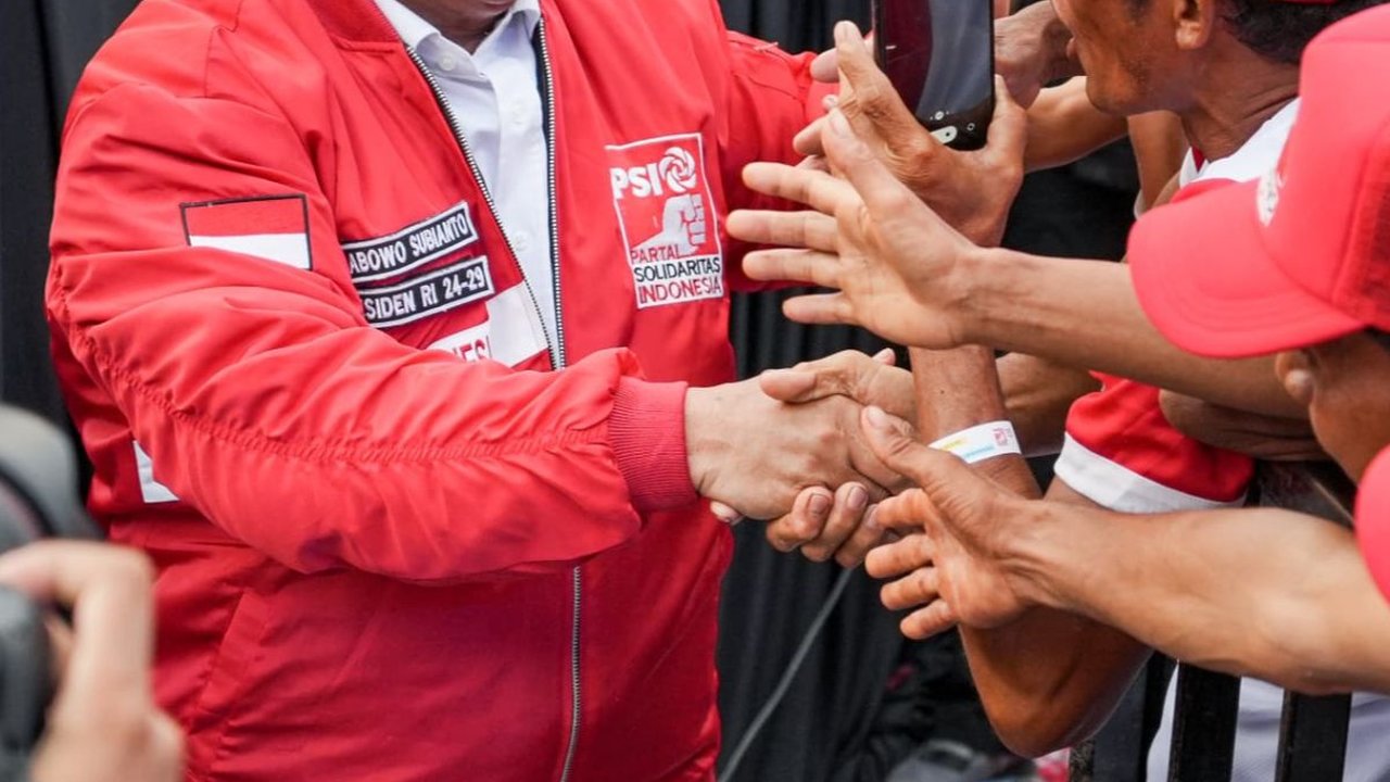 FOTO: Momen Prabowo Sapa Puluhan Ribu Kader yang Hadiri HUT ke-9 PSI di Semarang
