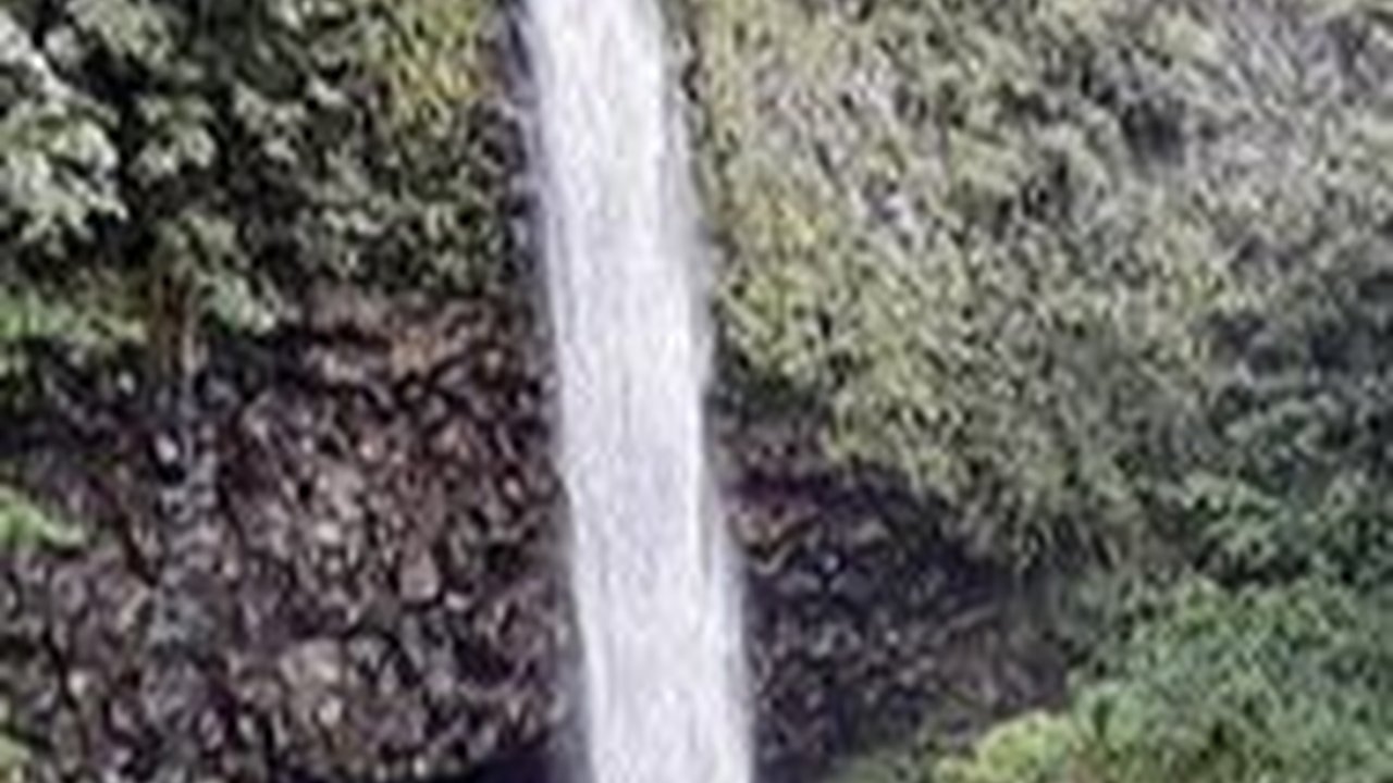 Berkunjung ke Air Terjun Lembah Anai, Objek Wisata yang Berada Tepat di Pinggir Jalan
