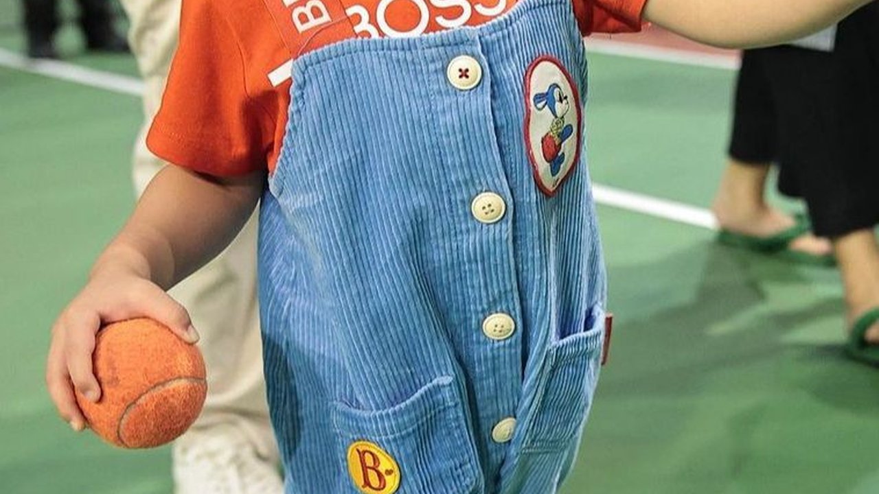 Gaya Rayyanza saat Ikut Latihan Tenis, Gemas Banget!