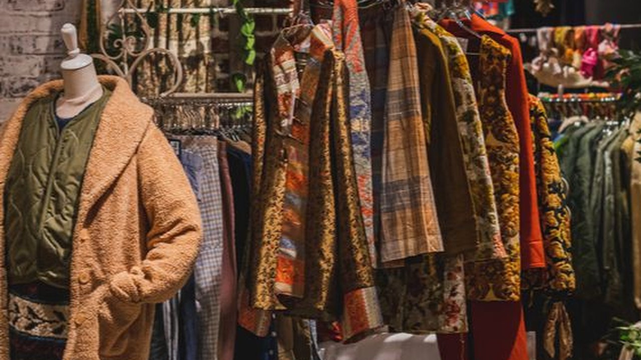 Thrifting, Sensasi Berburu Baju Bekas yang Bukan Lagi Fashion Budget Pas-Pasan