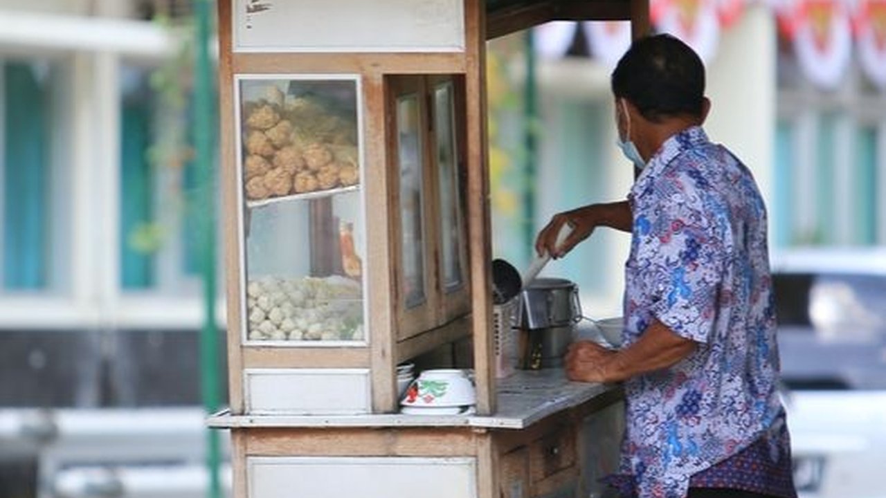 Benarkah Pedagang Keliling yang Bawa HT adalah Intel yang Menyamar?