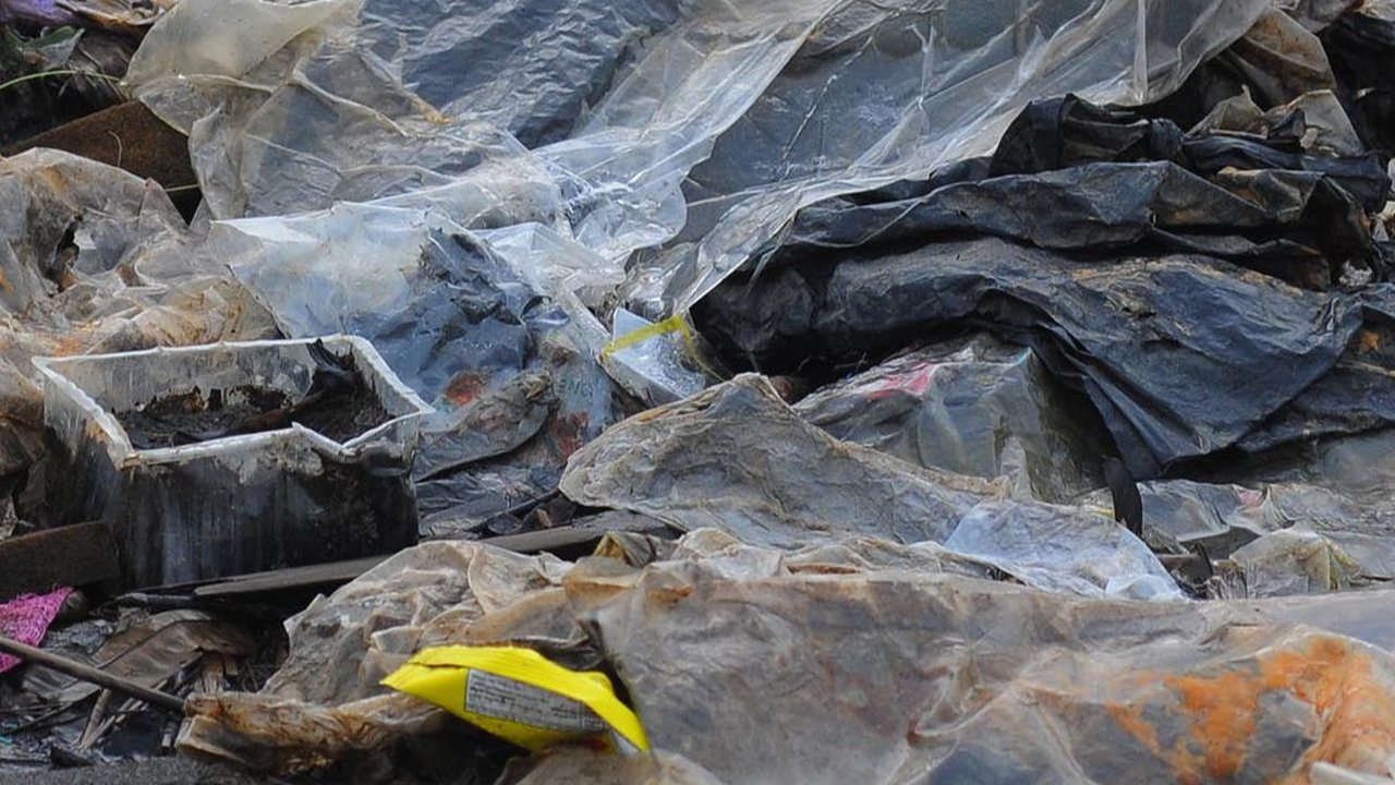 Daratan Sampah di Pesisir Jakarta, Salah Siapa?